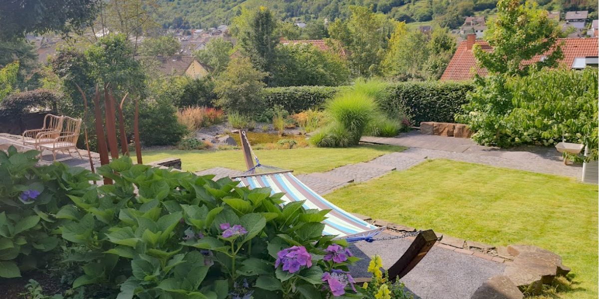 Gartengestaltung für Regelmäßige Pflege von Gärten und Objekten privat und gewerblich
